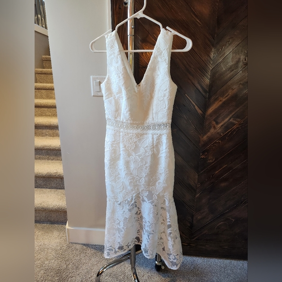 GORGEOUS White Dress! - Picture 5 of 5